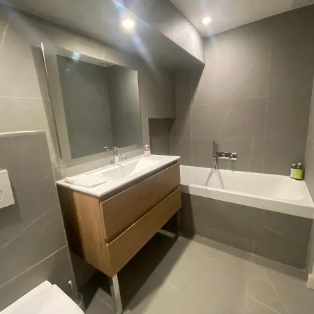 Folies Des Quinconces *